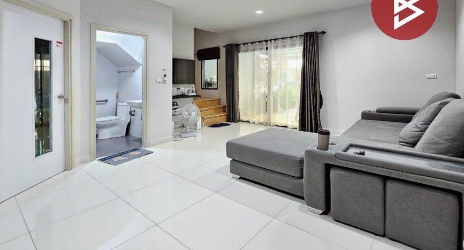 For sale 4 bedrooms townhouse in Mueang Chachoengsao, Chachoengsao