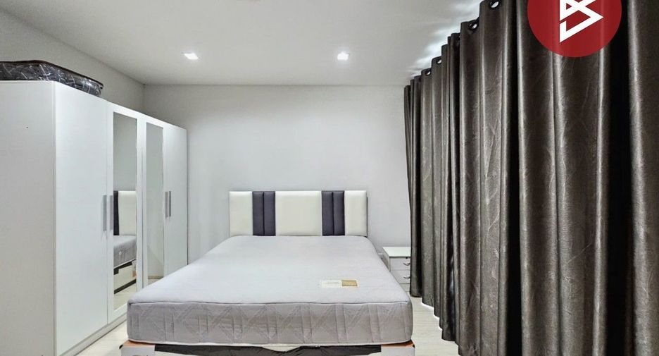 For sale 4 bedrooms townhouse in Mueang Chachoengsao, Chachoengsao