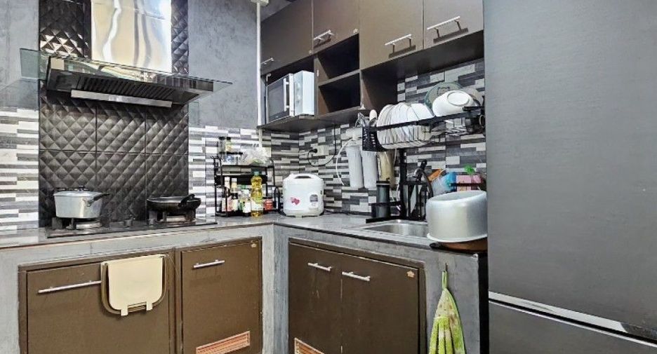 For sale 4 bedrooms townhouse in Mueang Chachoengsao, Chachoengsao