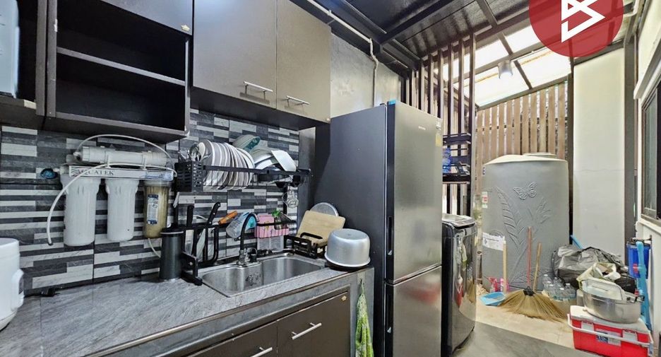 For sale 4 bedrooms townhouse in Mueang Chachoengsao, Chachoengsao