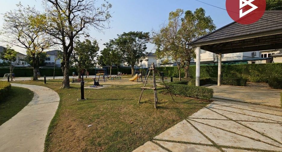 For sale 4 bedrooms townhouse in Mueang Chachoengsao, Chachoengsao