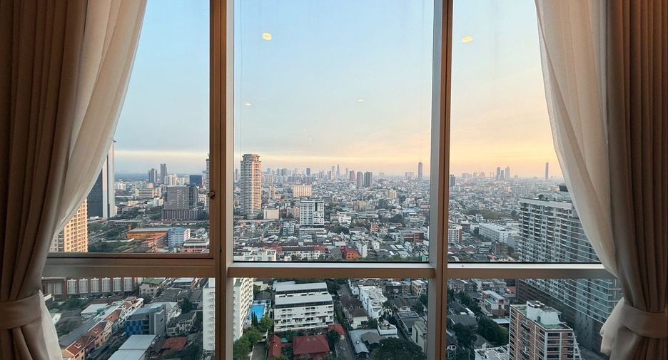 For rent 2 bedrooms condo in Sathon, Bangkok