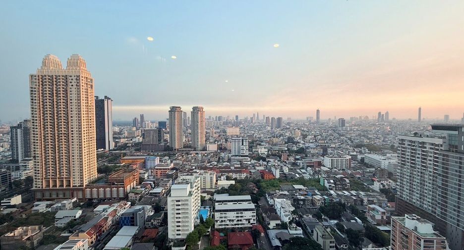 For rent 2 bedrooms condo in Sathon, Bangkok