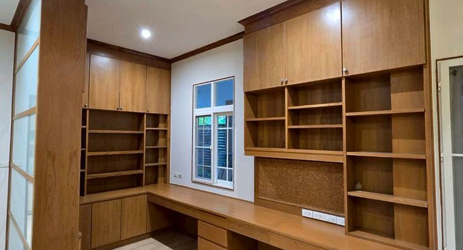 For sale 5 bedrooms house in Mueang Chiang Mai, Chiang Mai
