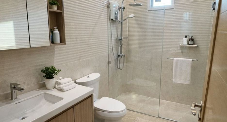 For sale 5 bedrooms house in Mueang Chiang Mai, Chiang Mai