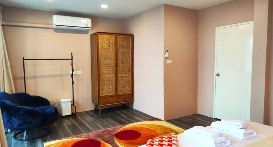 For rent 4 bedrooms house in Sathon, Bangkok