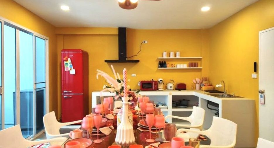 For rent 4 bedrooms house in Sathon, Bangkok
