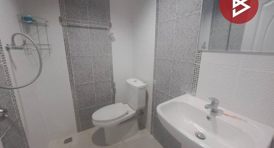 For sale 2 bedrooms townhouse in Mueang Nakhon Sawan, Nakhon Sawan