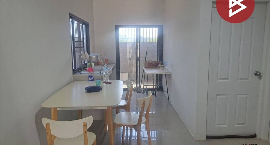 For sale 2 bedrooms townhouse in Mueang Nakhon Sawan, Nakhon Sawan