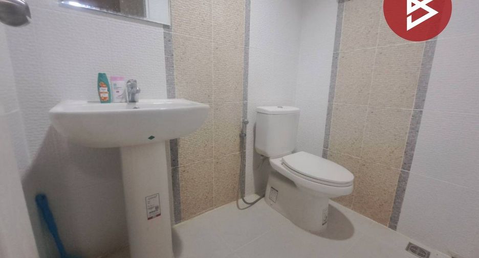 For sale 2 bedrooms townhouse in Mueang Nakhon Sawan, Nakhon Sawan