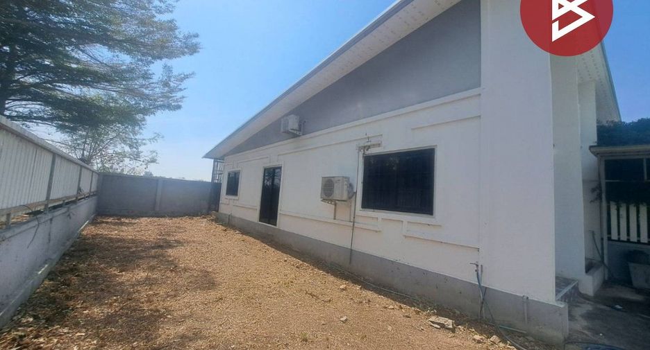 For sale 2 bedrooms townhouse in Mueang Nakhon Sawan, Nakhon Sawan