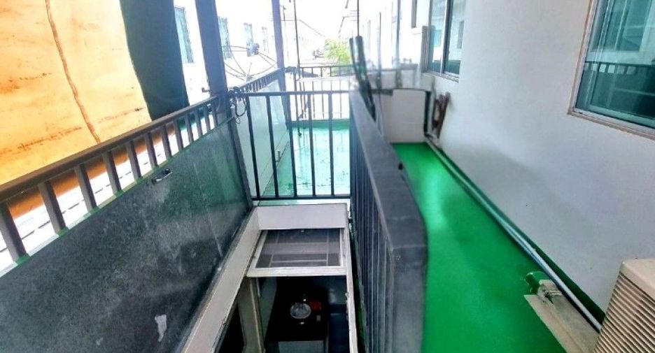 For sale 3 ベッドルーム townhouse in Si Racha, Chonburi
