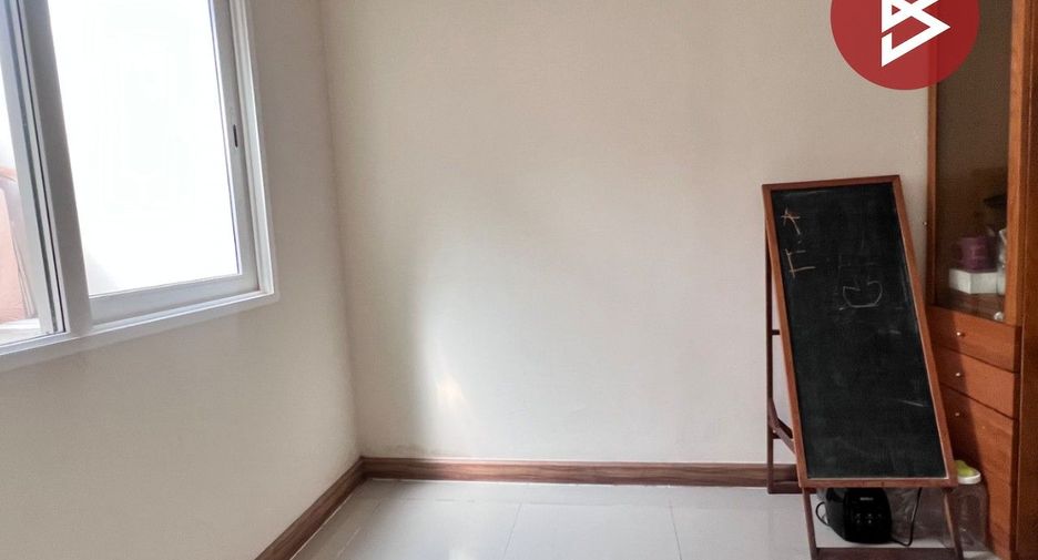 For sale 4 bedrooms townhouse in Mueang Samut Prakan, Samut Prakan