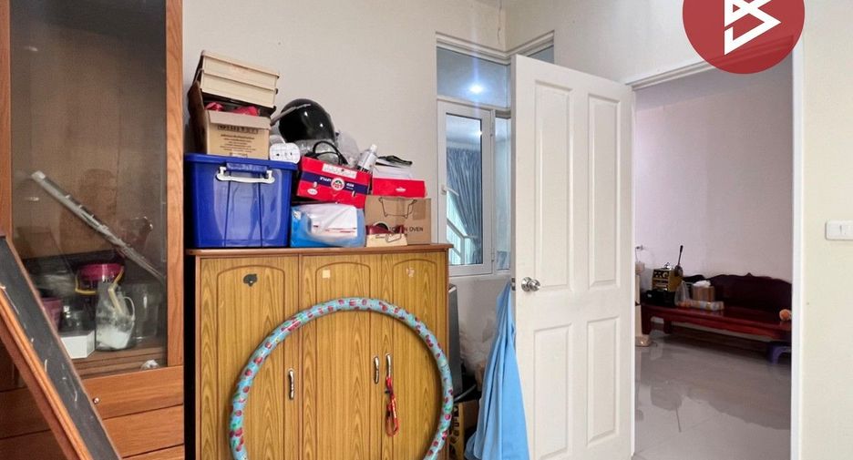 For sale 4 bedrooms townhouse in Mueang Samut Prakan, Samut Prakan