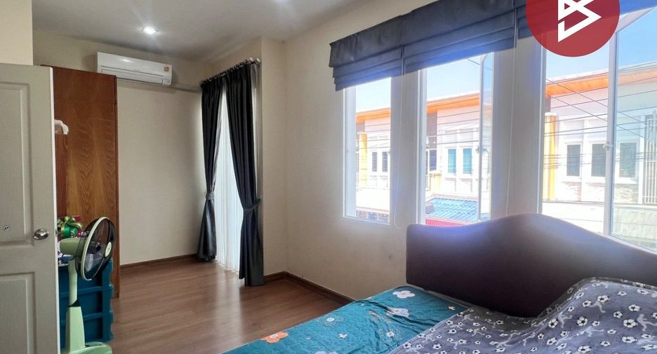 For sale 4 bedrooms townhouse in Mueang Samut Prakan, Samut Prakan