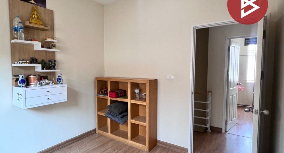 For sale 4 bedrooms townhouse in Mueang Samut Prakan, Samut Prakan