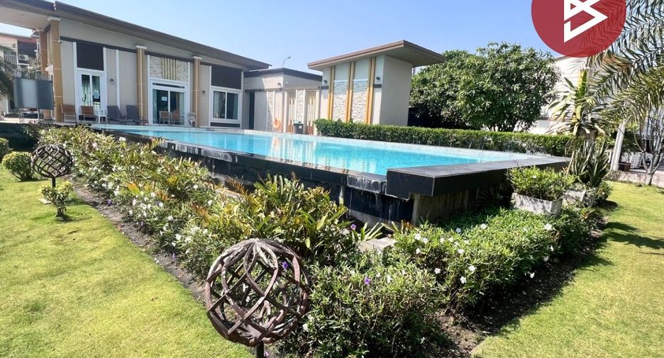 For sale 4 bedrooms townhouse in Mueang Samut Prakan, Samut Prakan