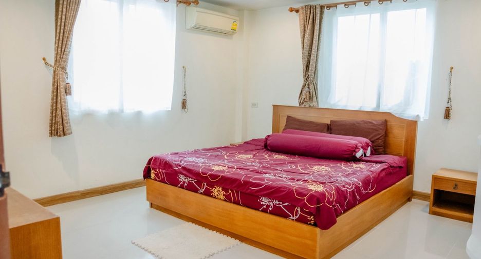 À louer et à vendre 6 chambres villa à Bang Lamung, Chonburi