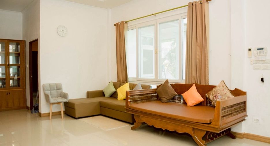 À louer et à vendre 6 chambres villa à Bang Lamung, Chonburi
