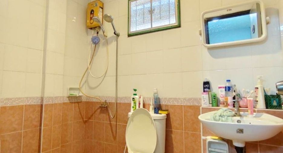 For sale 3 bedrooms townhouse in Mueang Samut Sakhon, Samut Sakhon