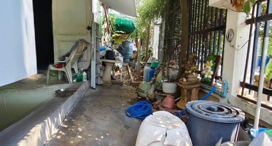 For sale 3 bedrooms townhouse in Mueang Samut Sakhon, Samut Sakhon