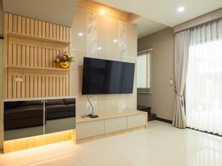 Casa adosada en alquiler y en venta de 3 habitaciones en Lat Phrao, Bangkok