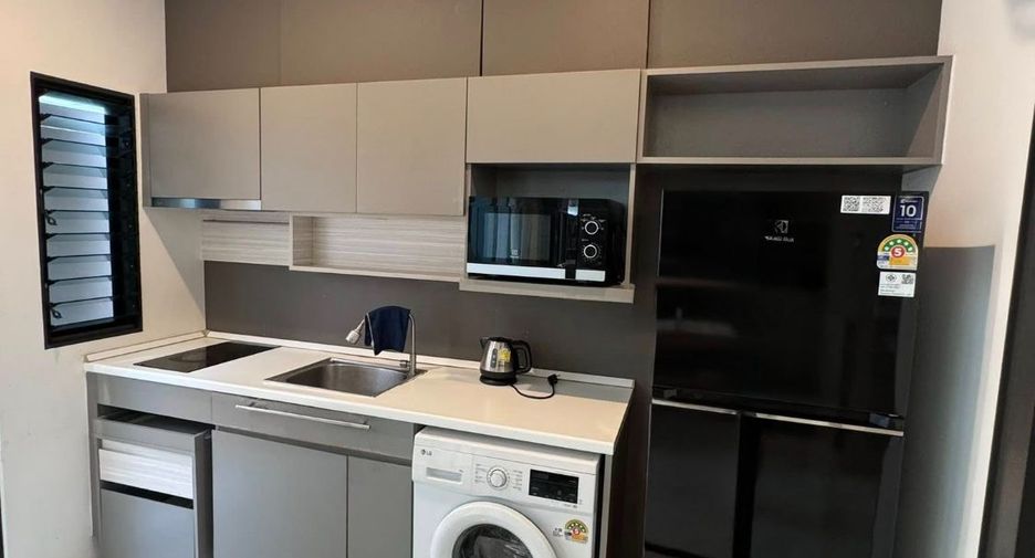 Casa adosada en alquiler y en venta de 3 habitaciones en Lat Phrao, Bangkok