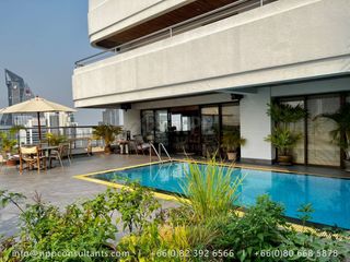 For sale 3 bedrooms condo in Khlong Toei, Bangkok