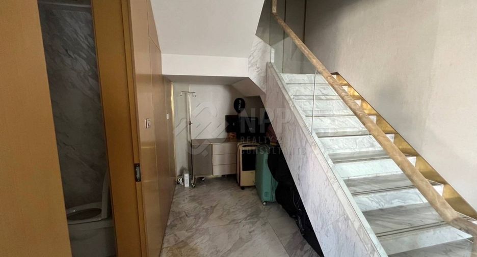 For sale 3 bedrooms condo in Khlong Toei, Bangkok