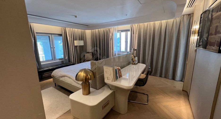 For sale 3 bedrooms condo in Khlong Toei, Bangkok