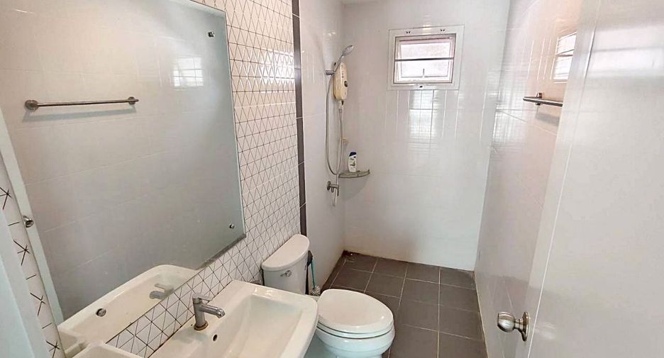 Haus zur Miete mit 4 Zimmer in Mueang Samut Prakan, Samut Prakan