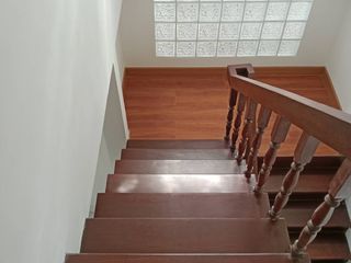 Haus zur Miete mit 3 Zimmer in Huai Khwang, Bangkok