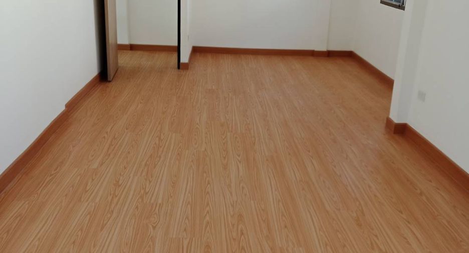 Haus zur Miete mit 3 Zimmer in Huai Khwang, Bangkok