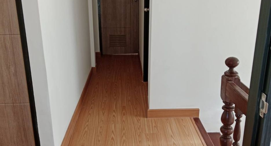 Haus zur Miete mit 3 Zimmer in Huai Khwang, Bangkok