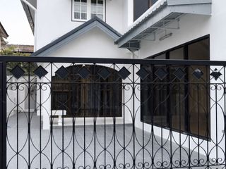 Haus zur Miete mit 3 Zimmer in Huai Khwang, Bangkok