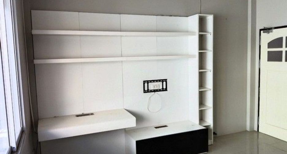 À vendre 1 chambre local commercial à Ban Bueng, Chonburi