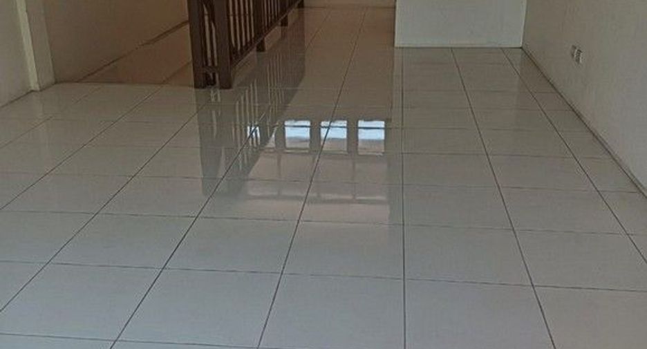For sale 1 bed retail Space in Ban Bueng, Chonburi