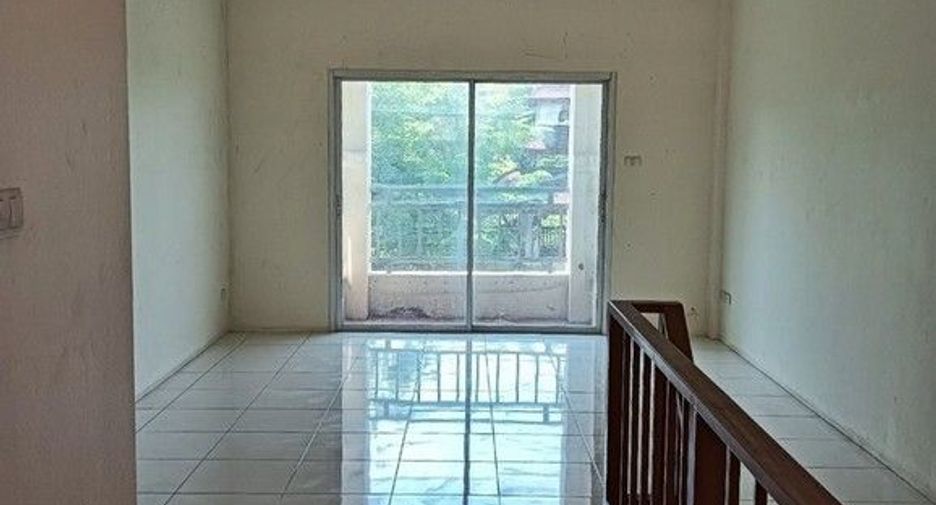 For sale 1 bed retail Space in Ban Bueng, Chonburi