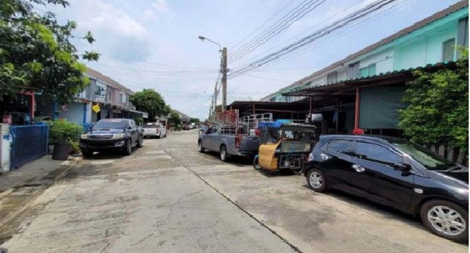 For sale 1 bed townhouse in Lat Krabang, Bangkok