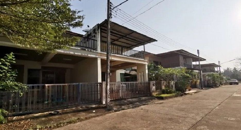 For sale 3 bedrooms house in Khiri Rat Nikhom, Surat Thani