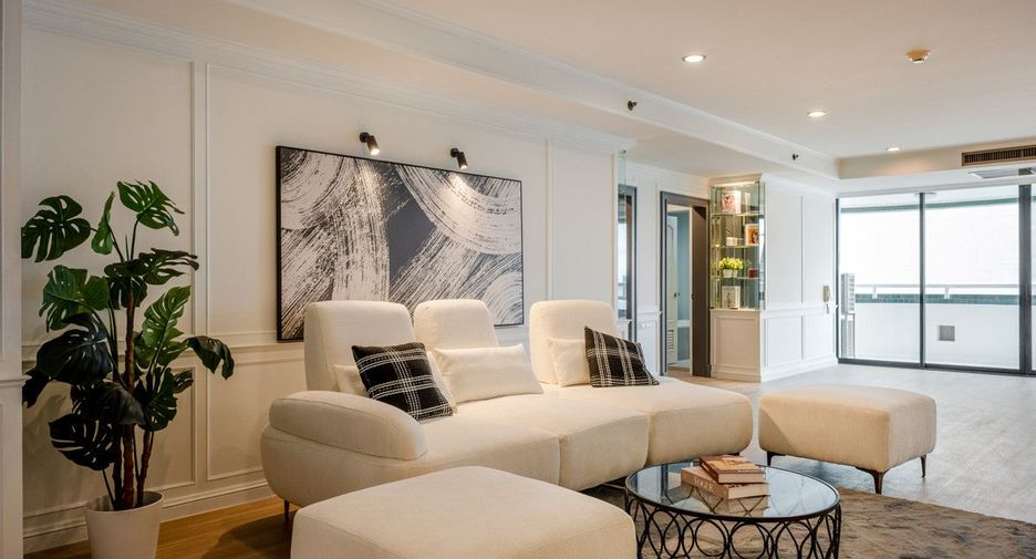 For sale 3 bedrooms condo in Khlong Toei, Bangkok