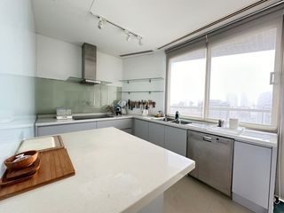 For sale 4 bedrooms condo in Khlong Toei, Bangkok