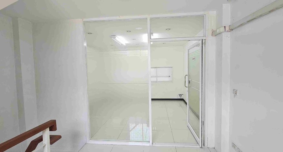 Gewerbefläche zum Kauf mit 3 Zimmer in Mueang Rayong, Rayong