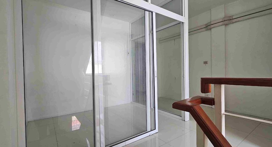 Gewerbefläche zum Kauf mit 3 Zimmer in Mueang Rayong, Rayong
