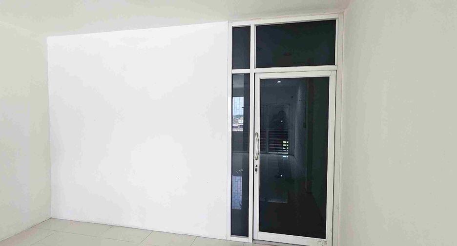 Gewerbefläche zum Kauf mit 3 Zimmer in Mueang Rayong, Rayong