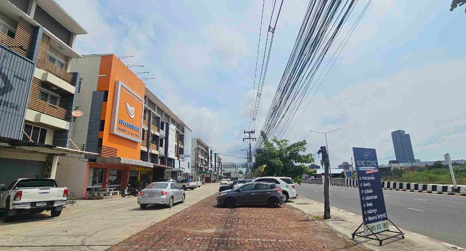 Gewerbefläche zum Kauf mit 3 Zimmer in Mueang Rayong, Rayong