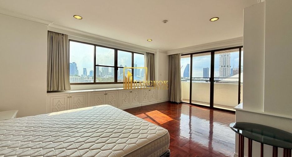 For rent 3 bedrooms apartment in Watthana, Bangkok