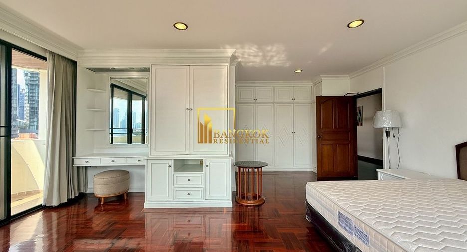 For rent 3 bedrooms apartment in Watthana, Bangkok