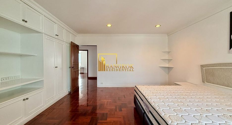 For rent 3 bedrooms apartment in Watthana, Bangkok