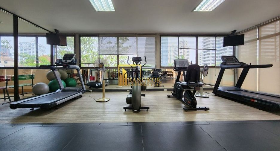 For rent 3 bedrooms apartment in Watthana, Bangkok
